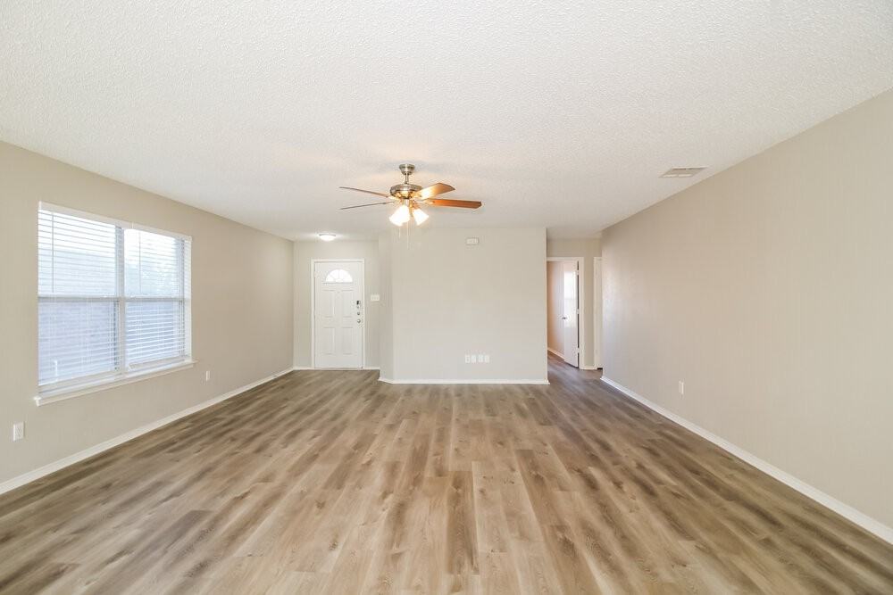 10412 Woodruff Ct - Photo 3 of 16