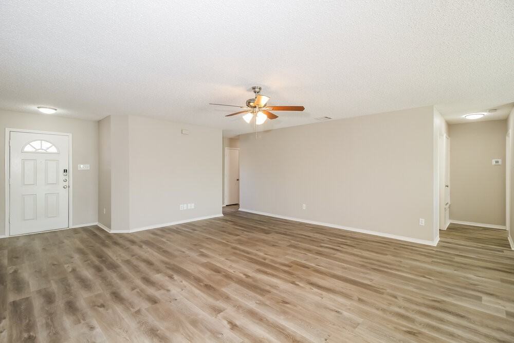 10412 Woodruff Ct - Photo 4 of 16
