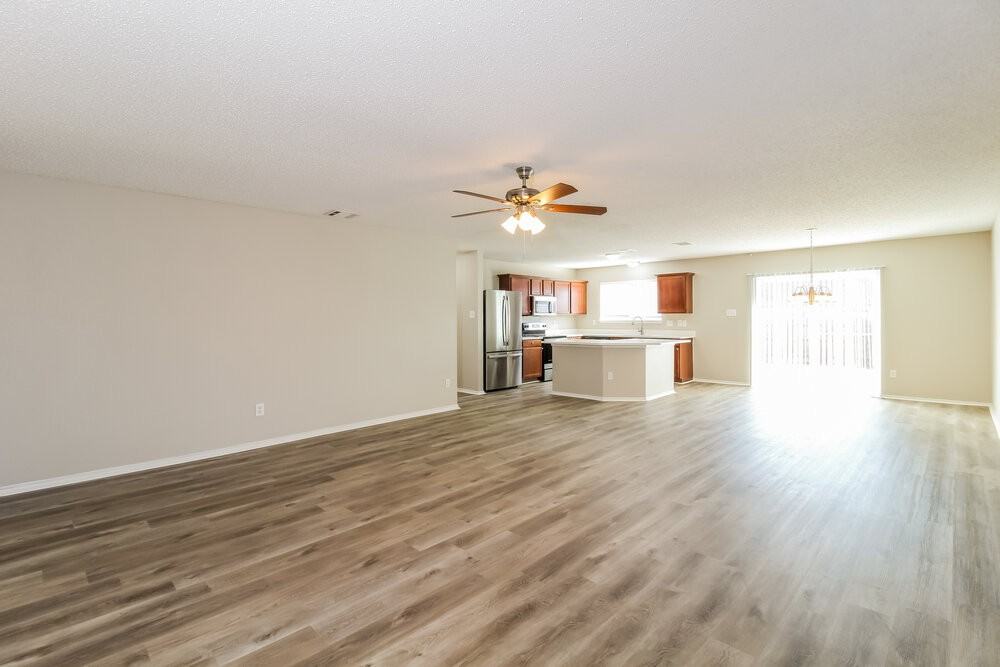 10412 Woodruff Ct - Photo 5 of 16