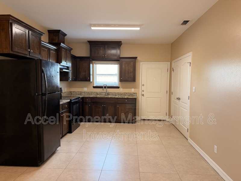 2600 E Garfield Ave #1 - Photo 3 of 19