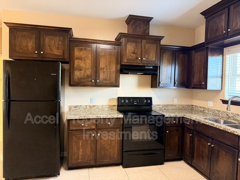 2600 E Garfield Ave #1 - Photo 4 of 19