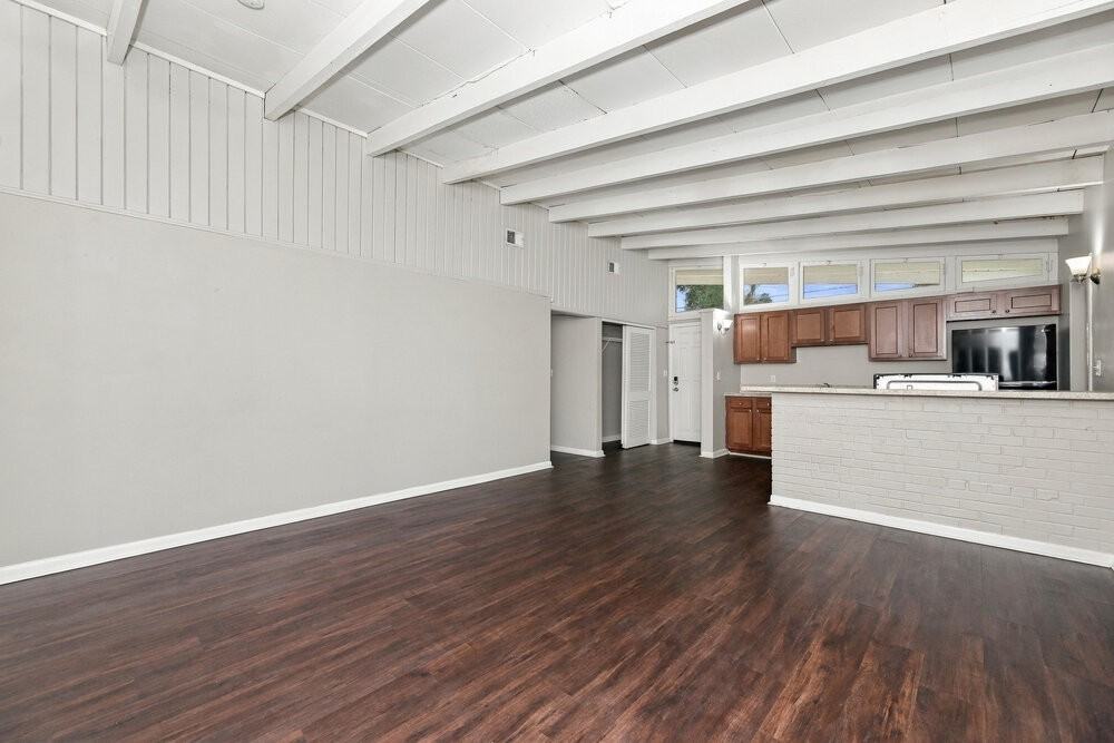 6041 Terry Parker Dr N - Photo 5 of 16