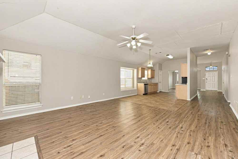 633 Crystal Brook Dr - Photo 4 of 16