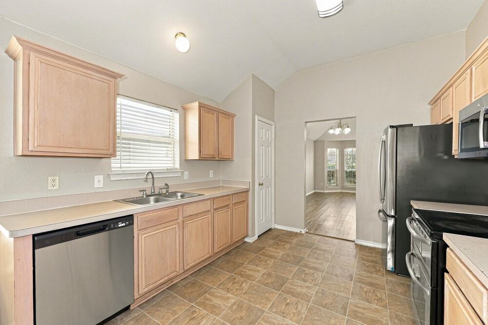 633 Crystal Brook Dr - Photo 7 of 16