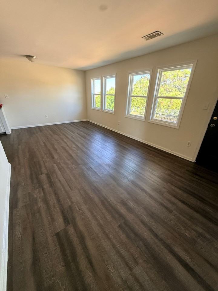 Dixon Manor Apartments - Photo 2 of 8