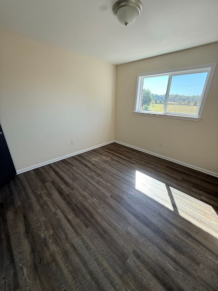 Dixon Manor Apartments - Photo 7 of 8