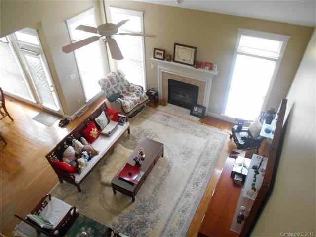 2121 Mirow Pl - Photo 3 of 22