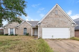 featured image of 1923 Clairmont Dr