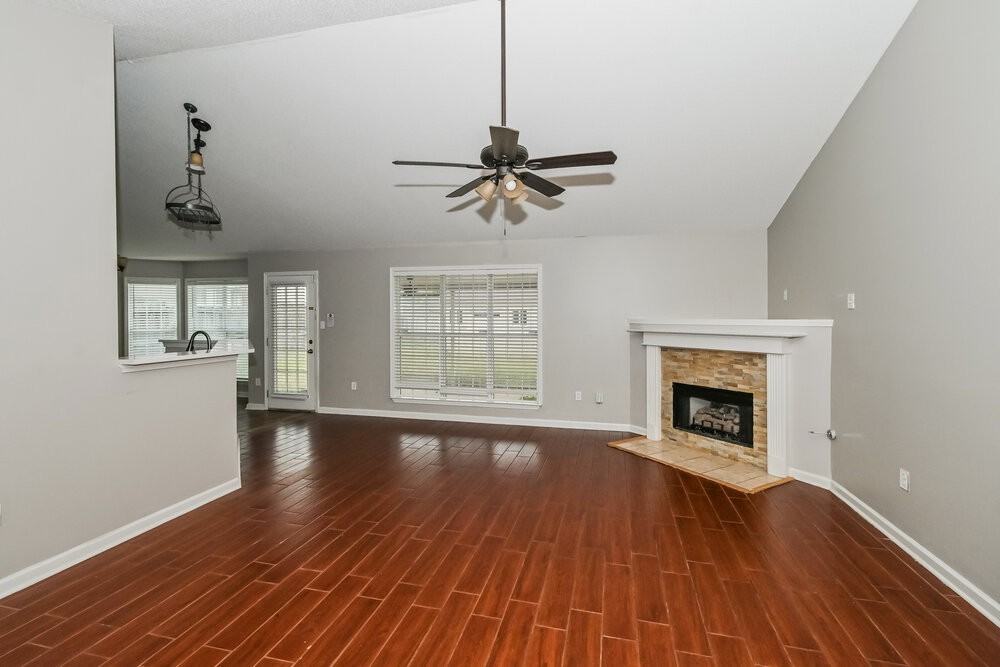 1923 Clairmont Dr - Photo 4 of 16
