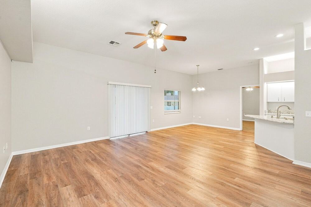 7607 Canterbury Cir - Photo 3 of 16