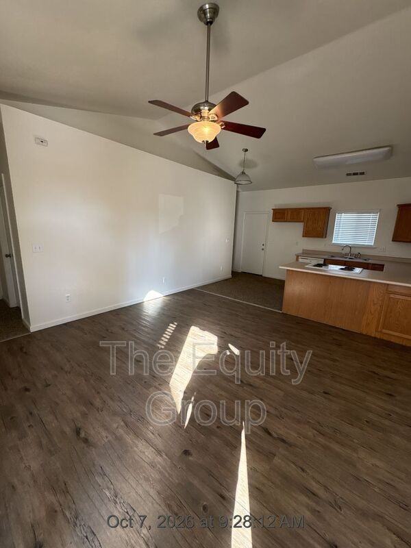 2913 S Sallee Ct - Photo 3 of 15