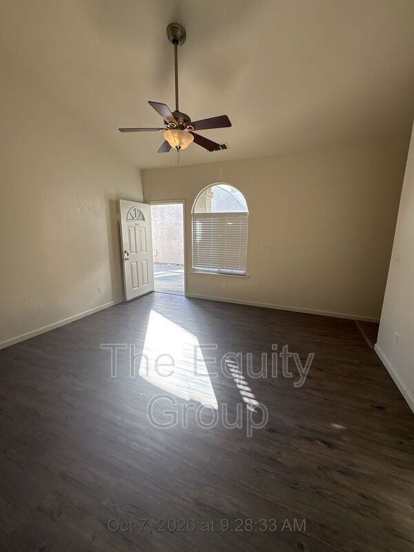 2913 S Sallee Ct - Photo 4 of 15