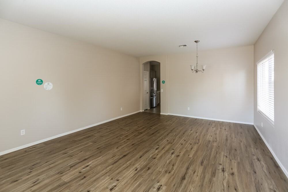 809 S 123rd Dr - Photo 3 of 16
