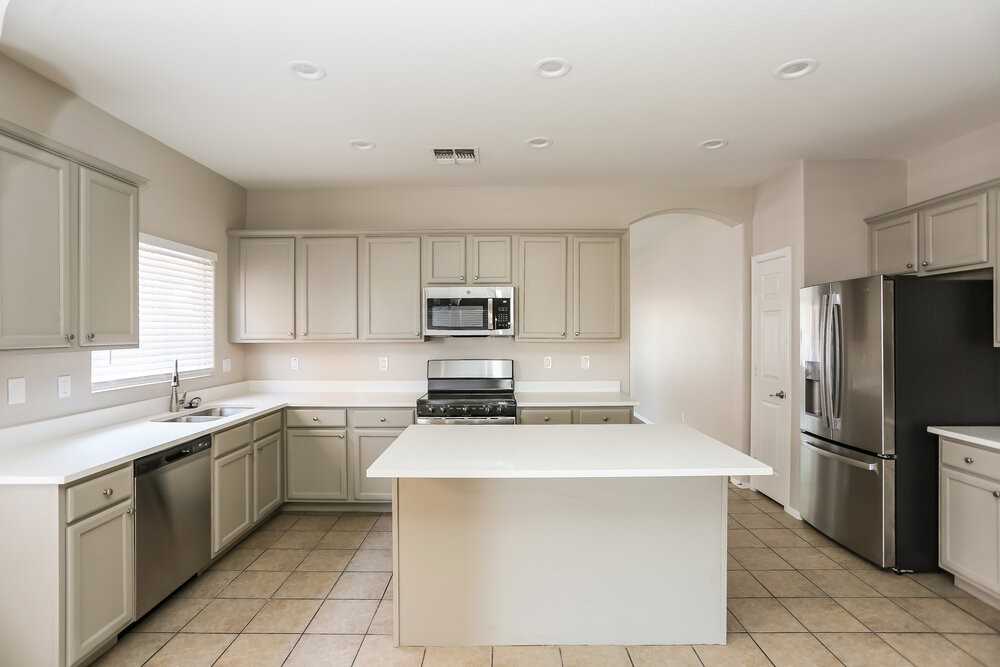 809 S 123rd Dr - Photo 7 of 16