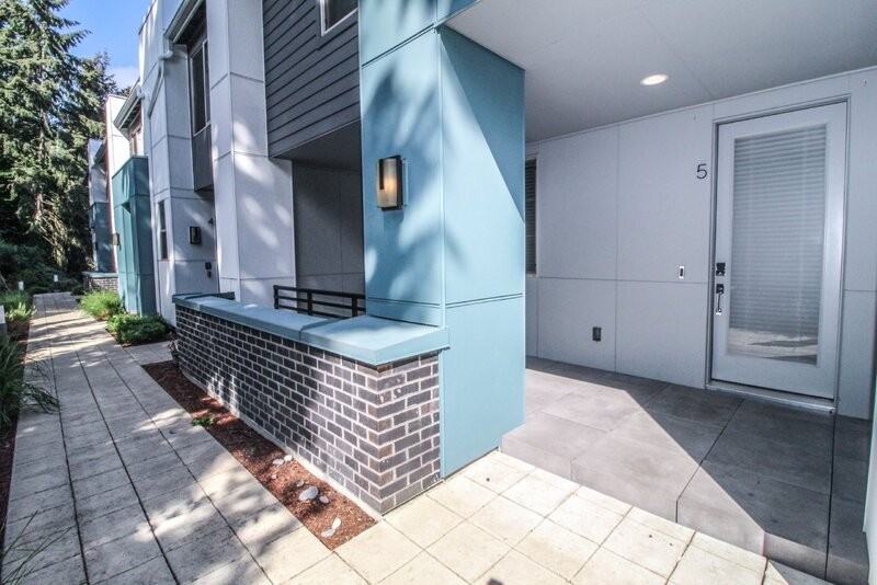 11403 117th Ln Ne #5 - Photo 4 of 32