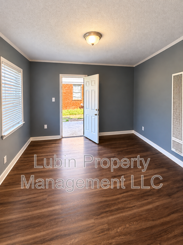 1574 Elvis Presley Blvd - Photo 5 of 6