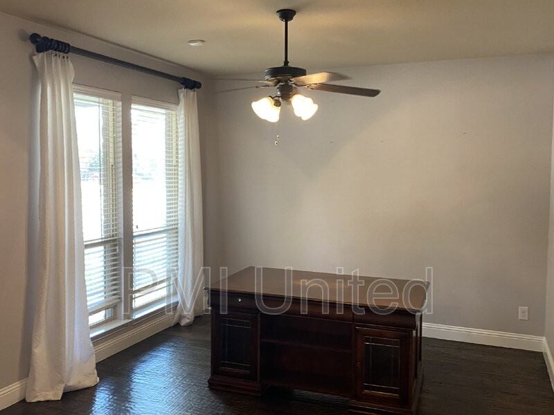 4108 Volk Ct - Photo 3 of 50