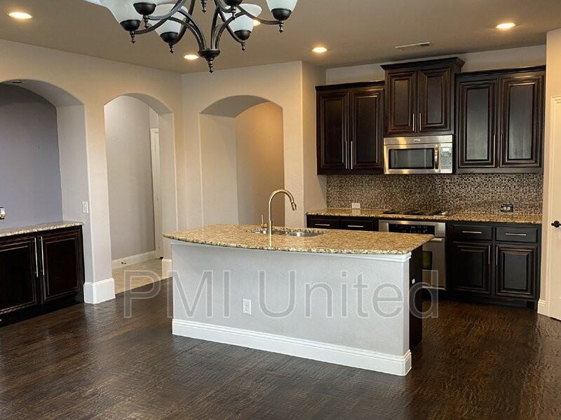 4108 Volk Ct - Photo 6 of 50