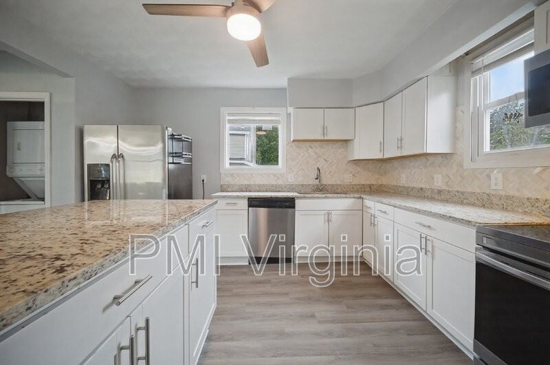 806 Summit Ave - Photo 6 of 32