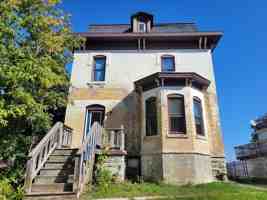 featured image of 110 W 4th St