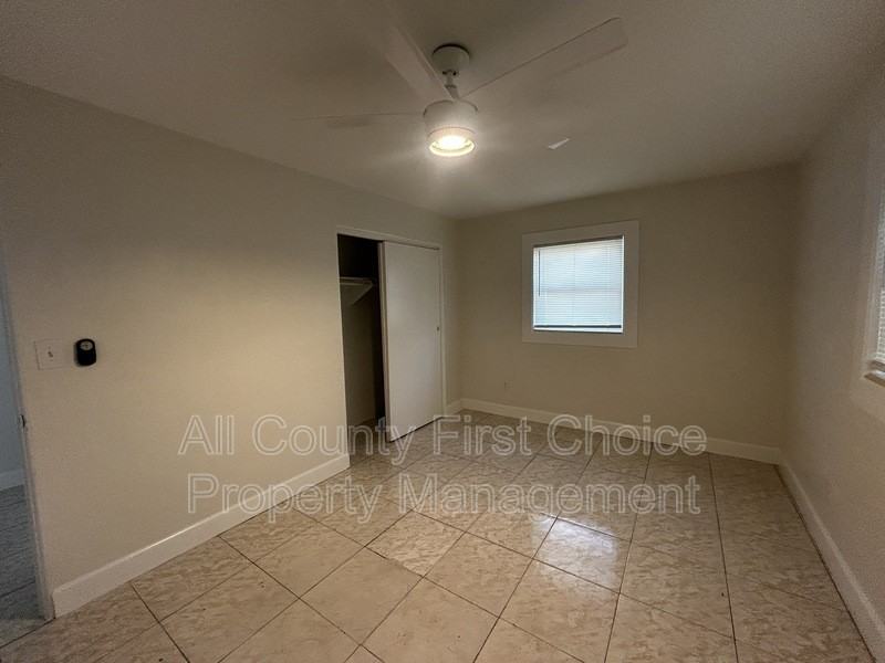 5050 62nd St N - Photo 4 of 17