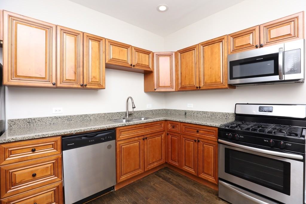 1634 W Roscoe St #1E - Photo 2 of 21