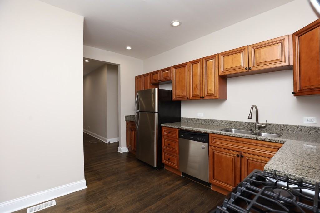 1634 W Roscoe St #1E - Photo 3 of 21