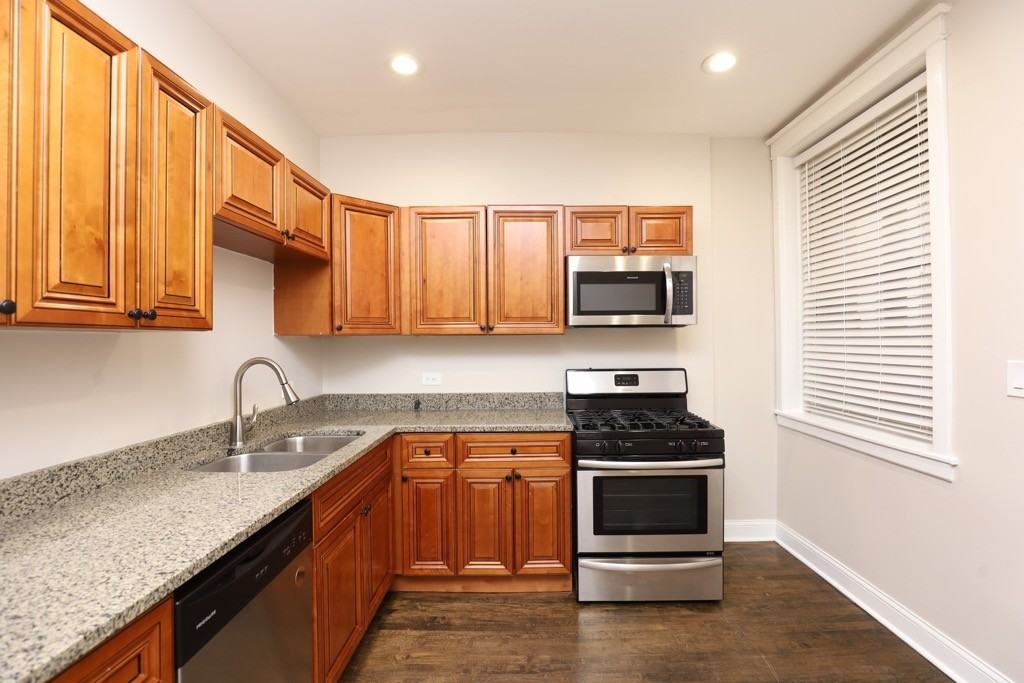 1634 W Roscoe St #1E - Photo 4 of 21