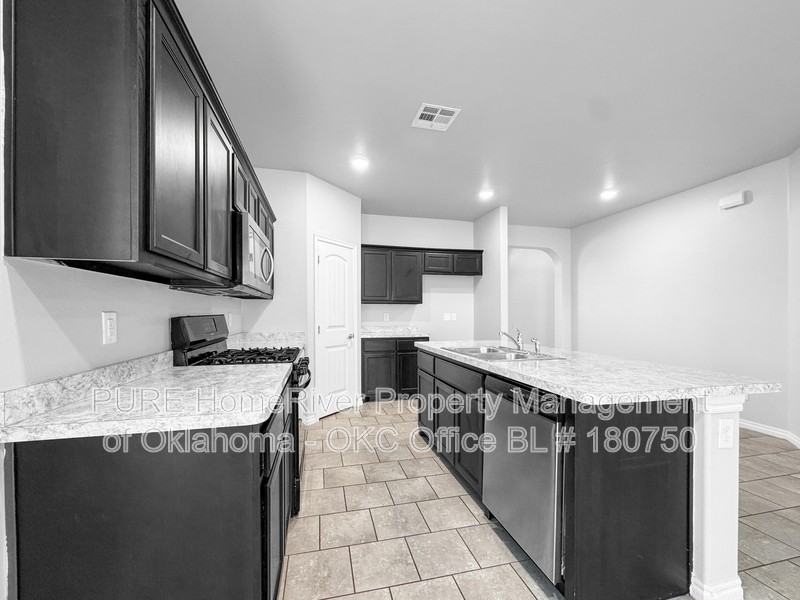 13737 The Brook Blvd - Photo 3 of 23