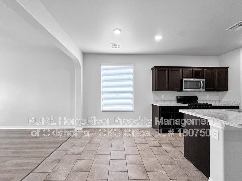 13737 The Brook Blvd - Photo 6 of 23