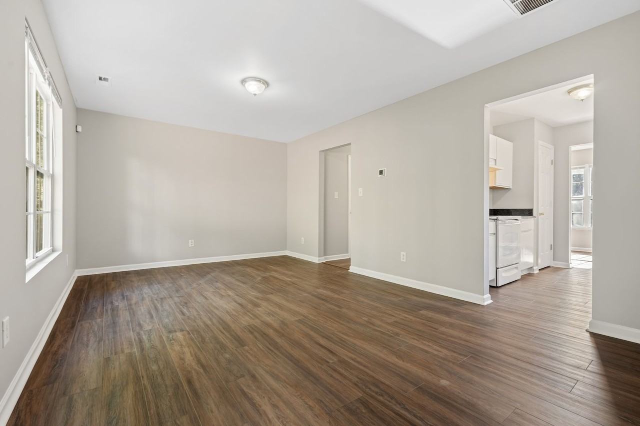 408 Cooper St - Photo 4 of 22