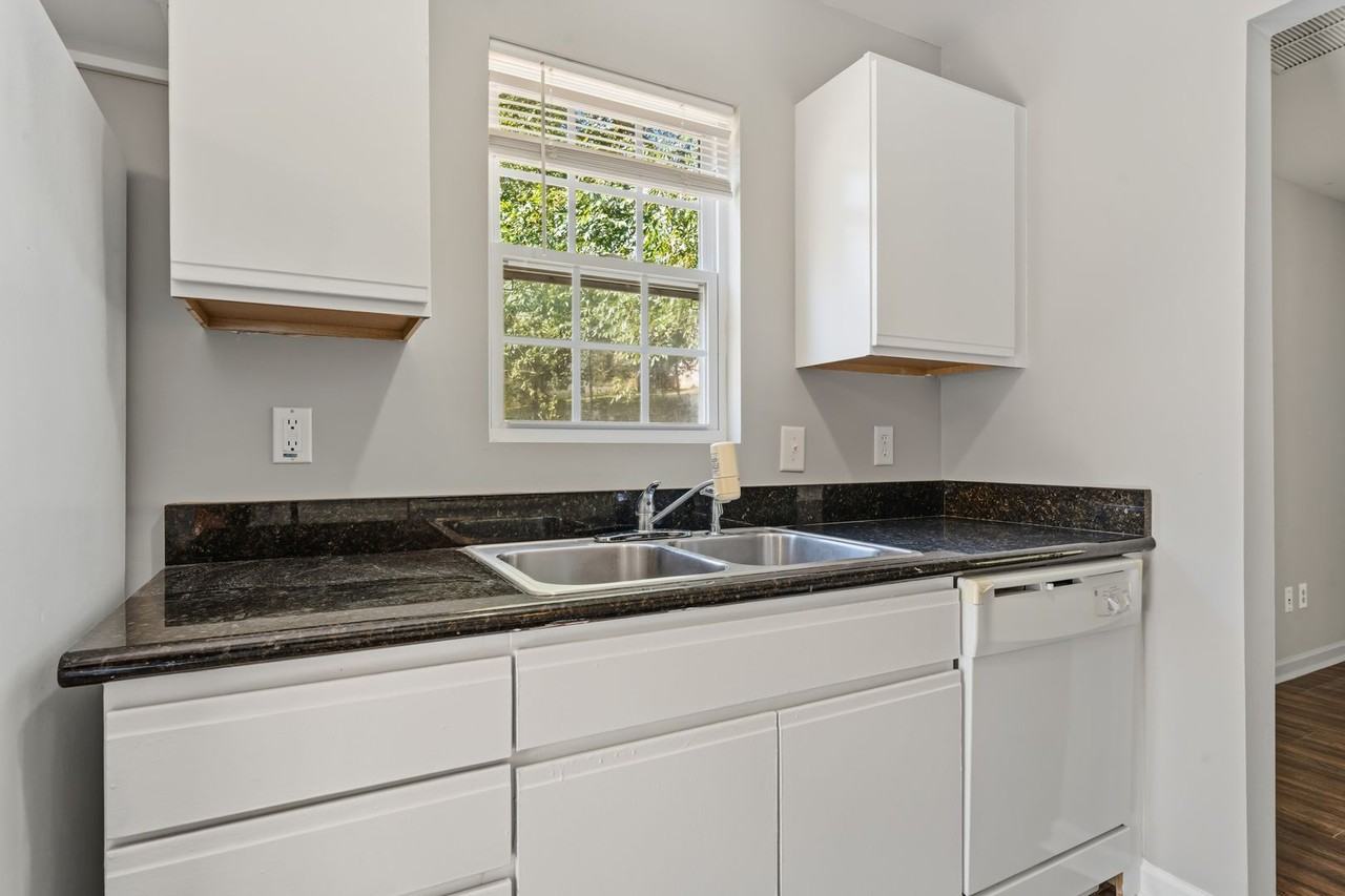 408 Cooper St - Photo 6 of 22
