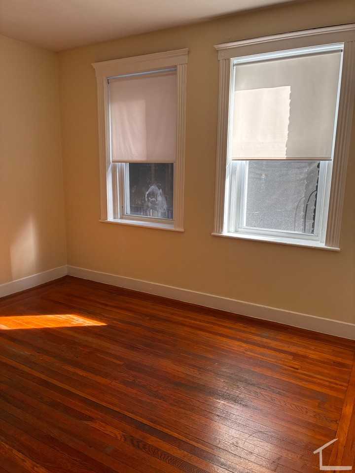 Gardner St #5 - Photo 2 of 9