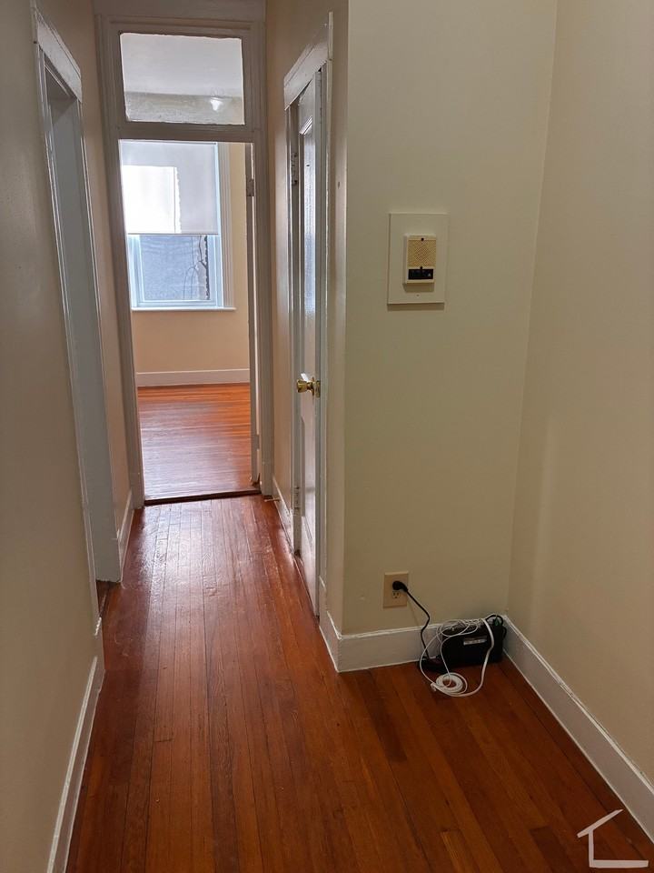 Gardner St #5 - Photo 3 of 9