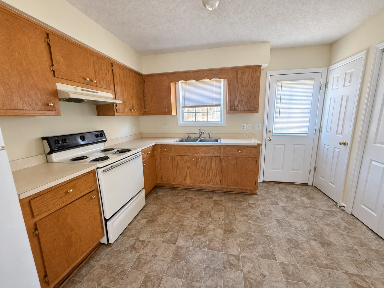 614 E Parker St #D - Photo 3 of 10