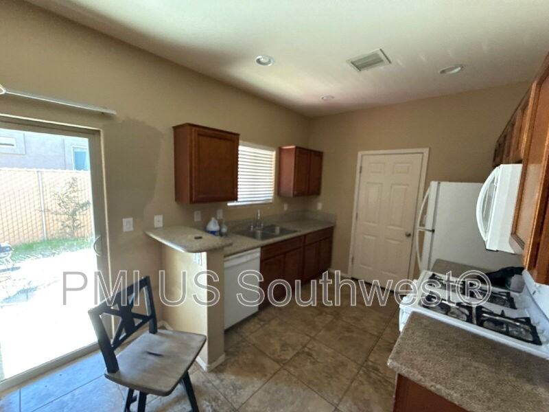 3195 N Corrine Dr #2 - Photo 3 of 35