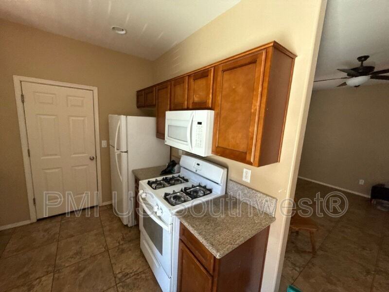 3195 N Corrine Dr #2 - Photo 4 of 35