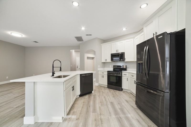 1054 Shadowmoss Dr - Photo 4 of 12