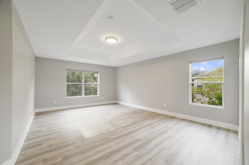 1054 Shadowmoss Dr - Photo 5 of 12