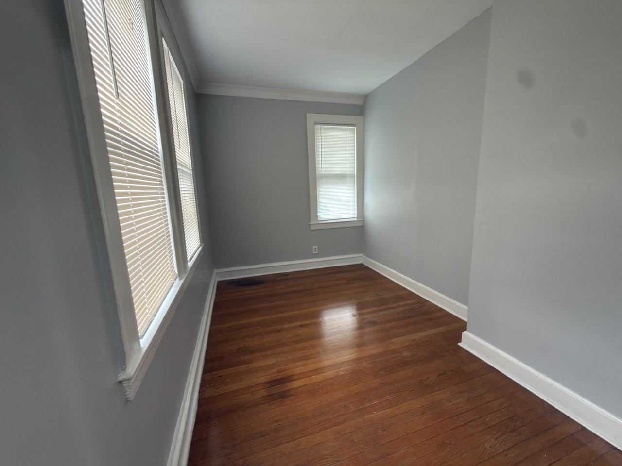330 Laurel St - Photo 3 of 16