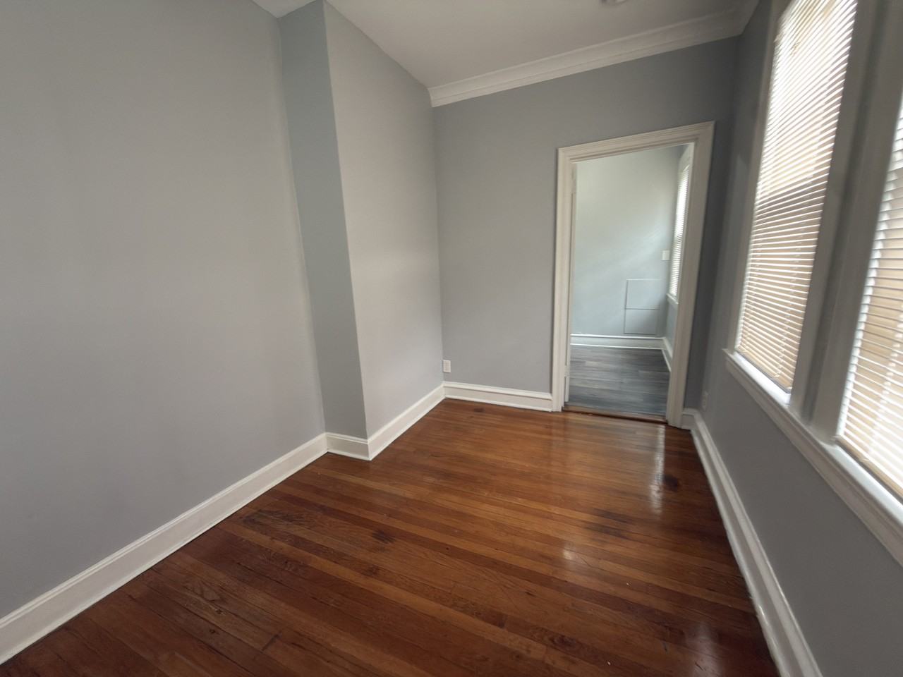 330 Laurel St - Photo 4 of 16