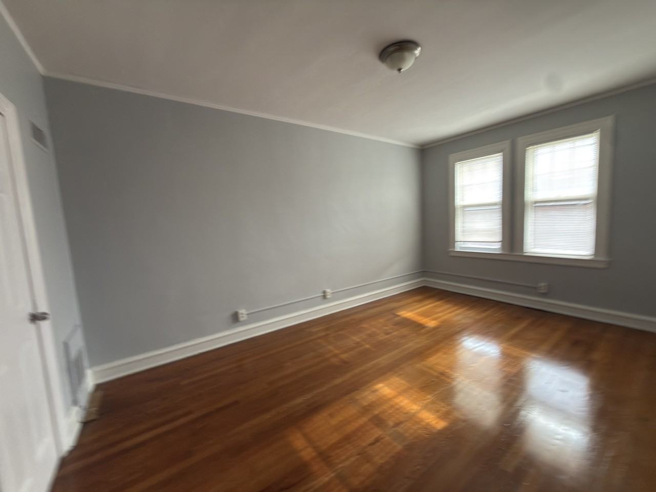 330 Laurel St - Photo 7 of 16