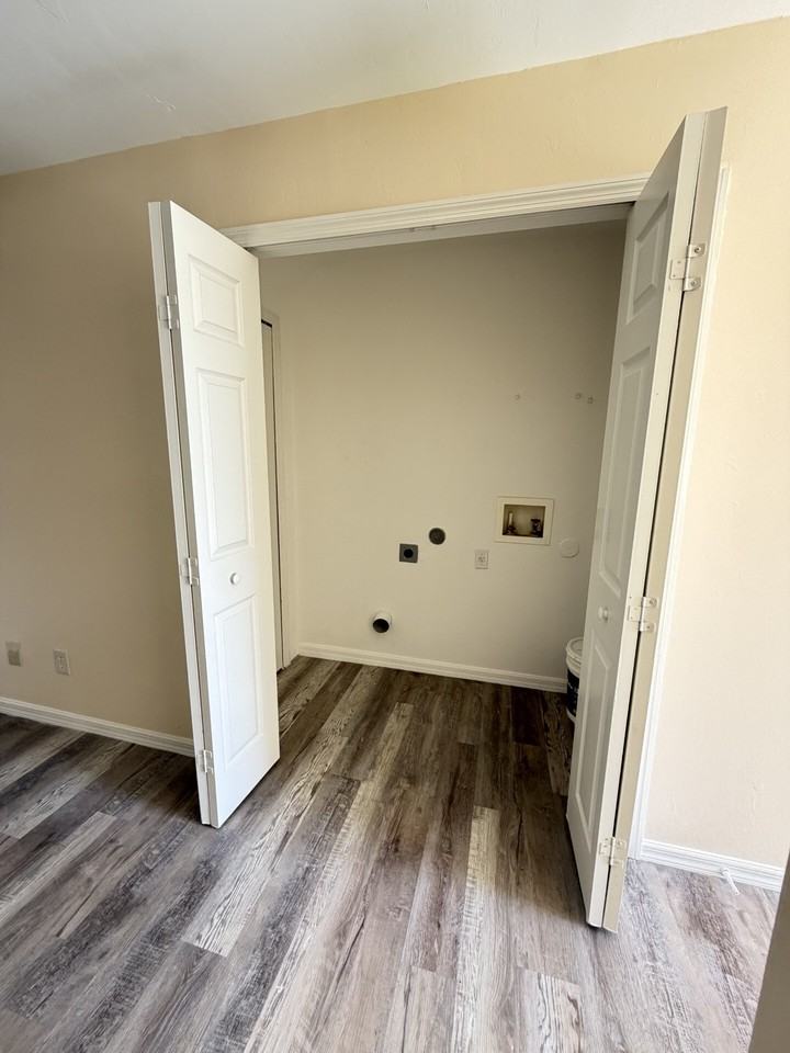 1019 Southeast 11th Street - Photo 6 of 13