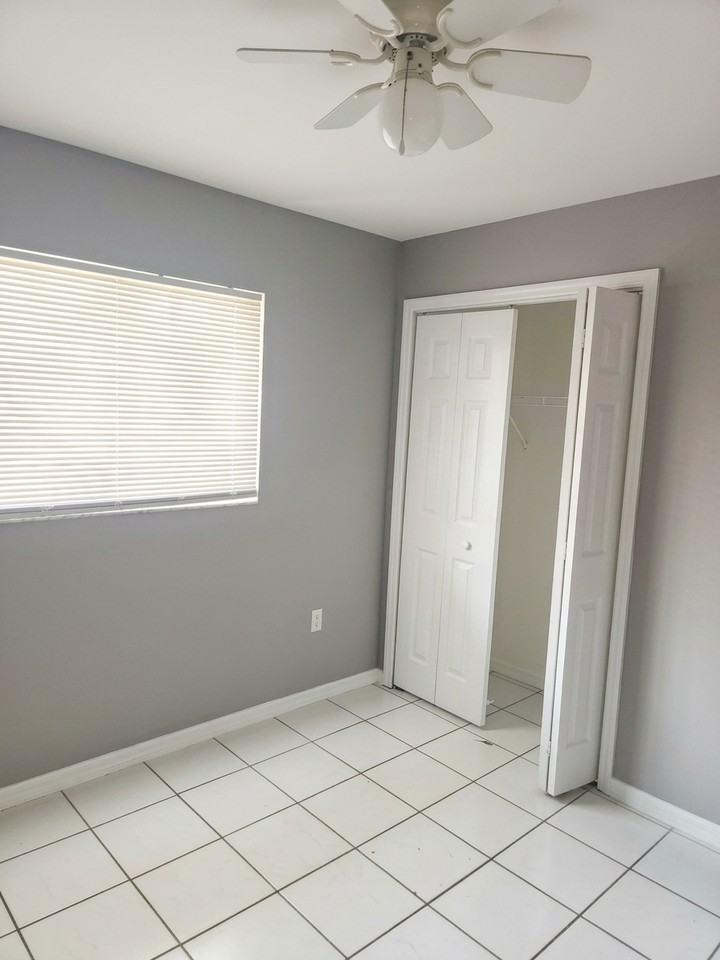 1402 Southeast 8th Avenue - Photo 7 of 10