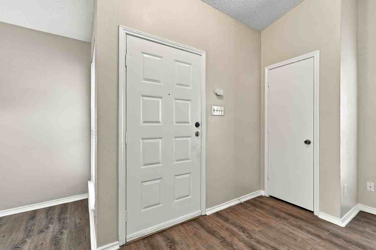 3423 Meadowmoor Street, Fort Worth, TX 76133 - Photo 2 of 24
