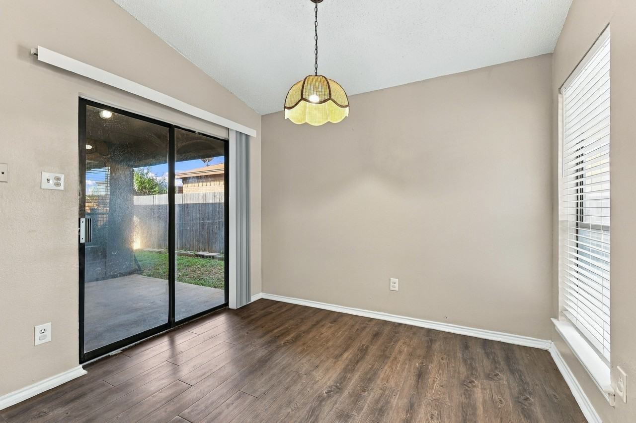 3423 Meadowmoor Street, Fort Worth, TX 76133 - Photo 6 of 24