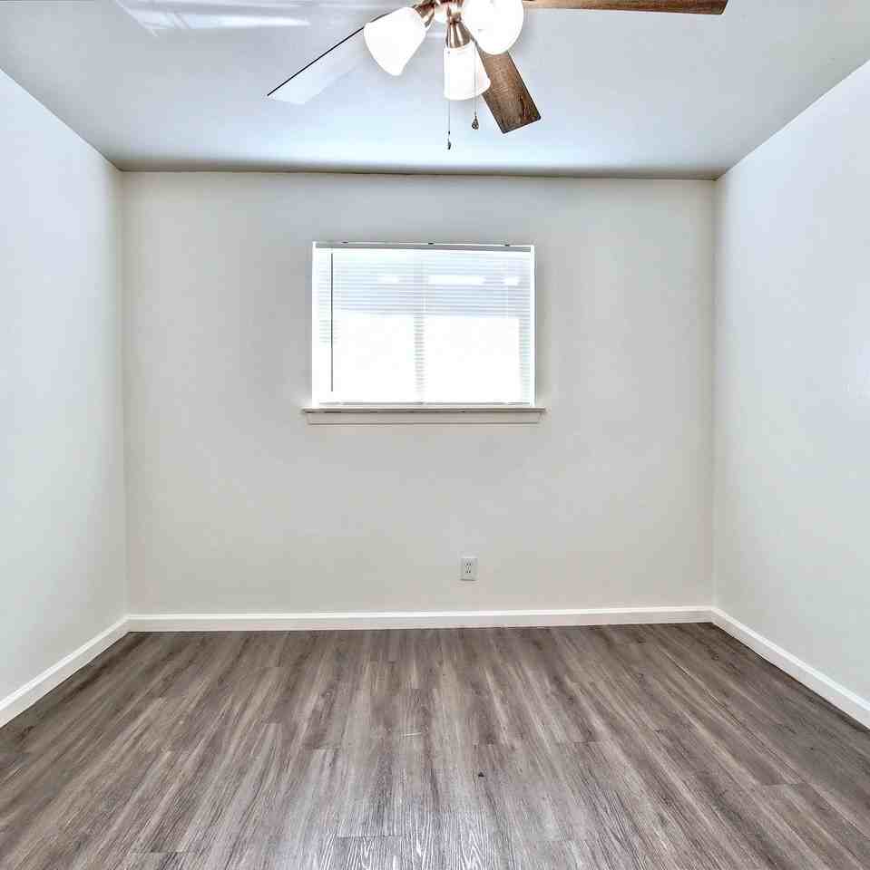 411 East Polk Street - Photo 5 of 38