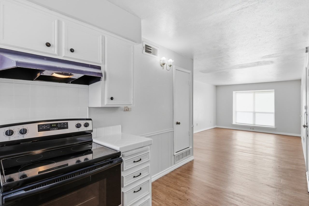 225 Bryan Street - Photo 3 of 19
