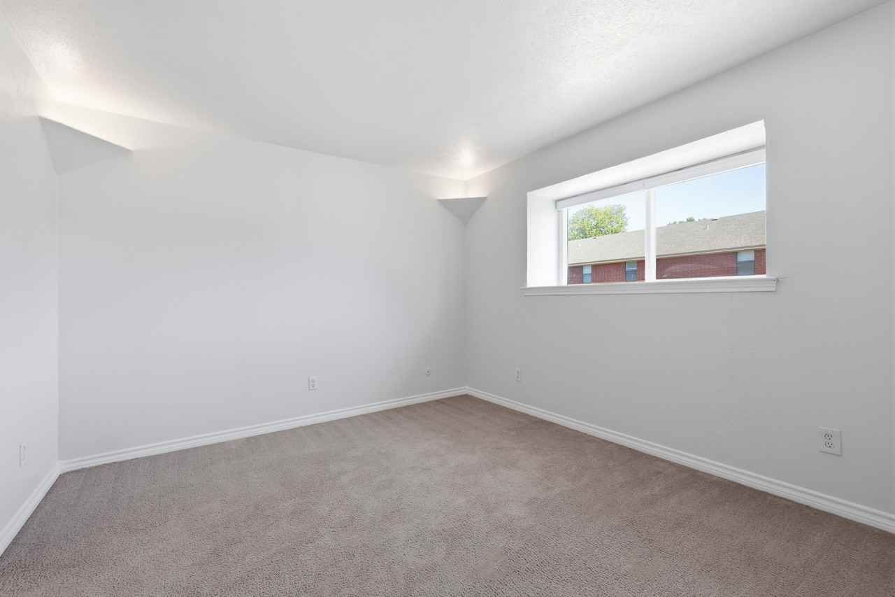 225 Bryan Street - Photo 7 of 19