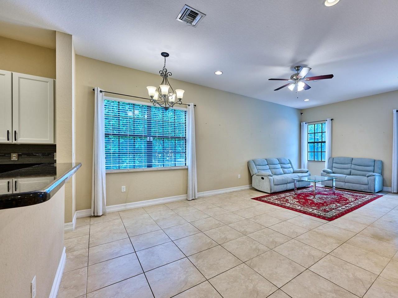 7593 Nw 113th Ave - Photo 4 of 50